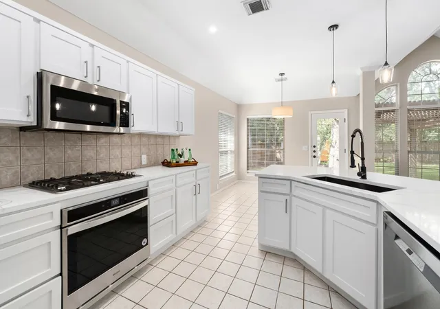 2nd image of 5405 Apache Creek Cv, Austin, TX 78735 | MLS# 9726826
