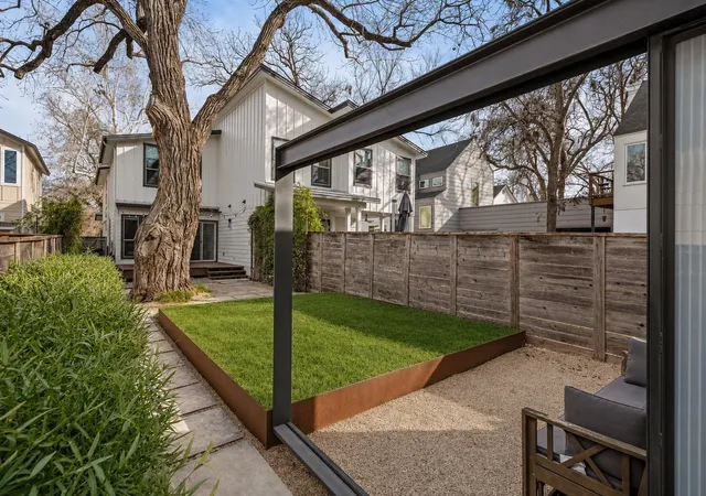 2nd image of 1124 Linden St, Austin, TX 78702