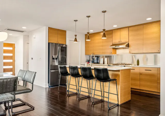 3rd image of 1124 Linden St #B, Austin, TX 78702 | MLS# 1741144