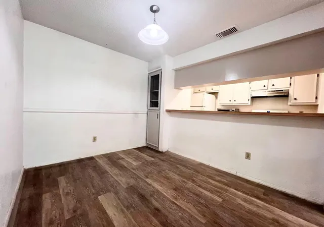 Listing Photo 4 - Condo for sale in building located at 10616 Mellow Mdws, Austin, TX 78750 - Unit #27A