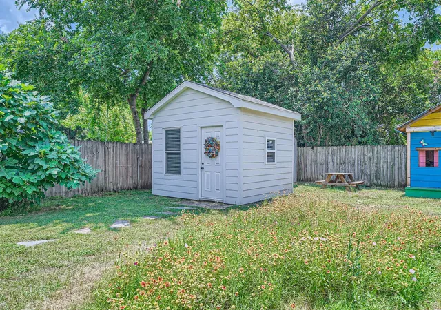 26th image of 1215 Payne Ave, Austin, TX 78757 | MLS# 9962203