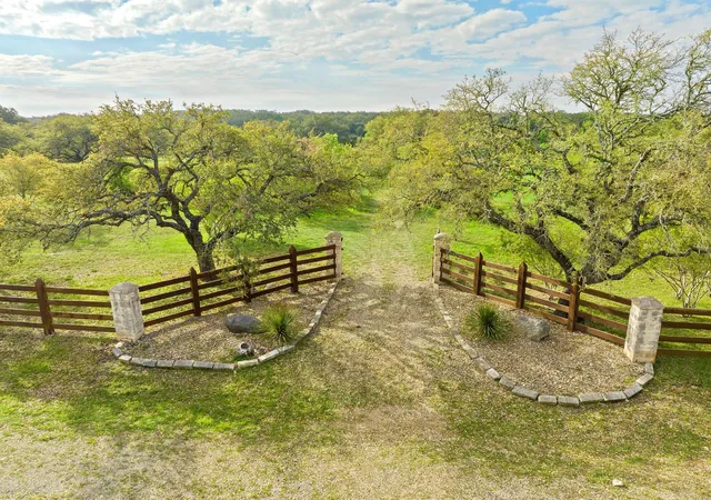 1st image of 415 E Bartlett Dr, Buda, TX 78610 | MLS# 9866129