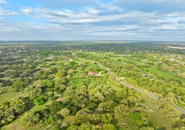 4th image of 415 E Bartlett Dr, Buda, TX 78610 | MLS# 9866129