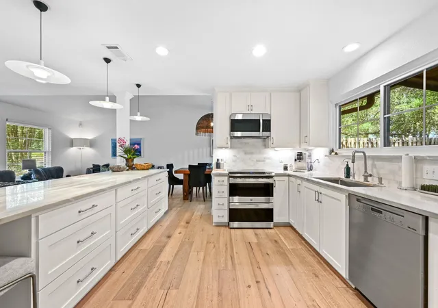 5th image of 3100 Honey Tree Ln, Austin, TX 78746 | MLS# 9703609