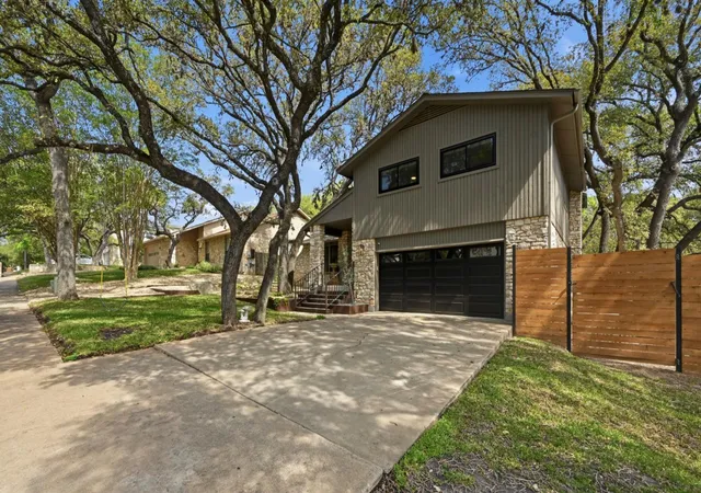 3rd image of 3100 Honey Tree Ln, Austin, TX 78746 | MLS# 9703609