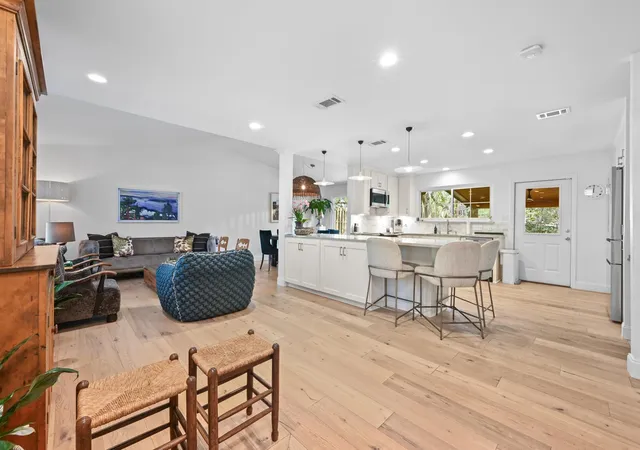 4th image of 3100 Honey Tree Ln, Austin, TX 78746 | MLS# 9703609