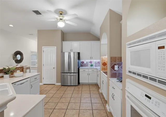 5th image of 29 Horseshoe Trl, New Braunfels, TX 78132 | MLS# 2129075