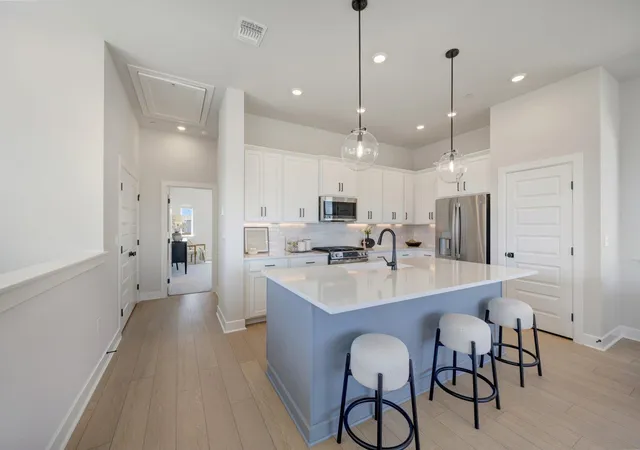 Listing Photo 5 - Condo for sale in building located at 5610 Forks Rd, Austin, TX 78747