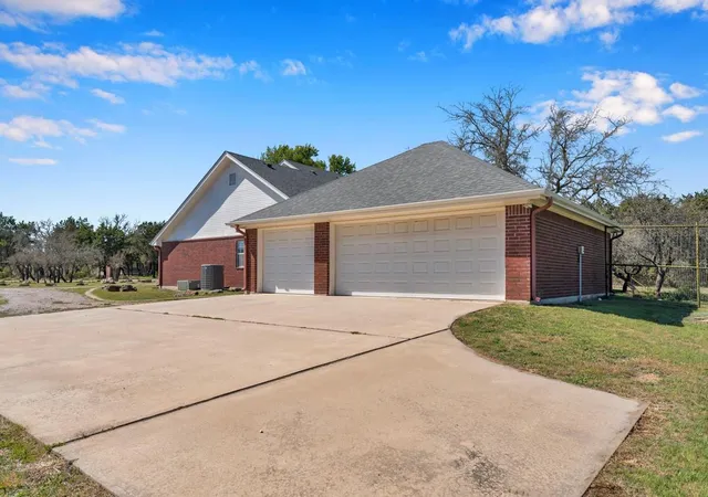 2nd image of 107 N Oak Vista Dr, Burnet, TX 78611 | MLS# 8522822
