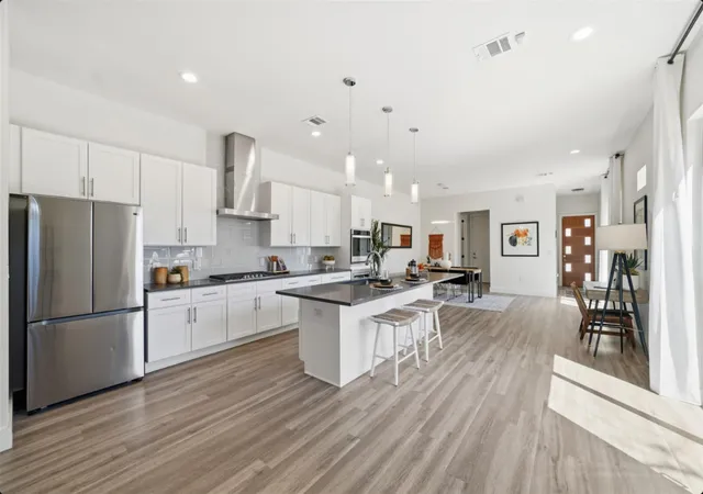 Listing Photo 4 - Condo for sale in building located at 4705 Louis Ave, Austin, TX 78721 - Unit #A & B