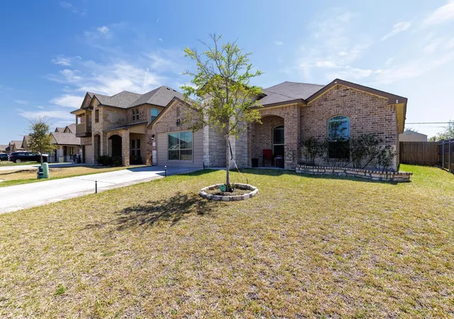 Photo 1 of Single family home for sale at 302 Paddock Ln, Killeen, TX 76542 | MLS# 5203147 | Listing updated on 2026-05-12