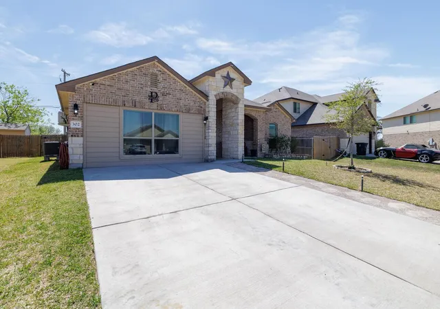 Photo 2 of Single family home for sale at 302 Paddock Ln, Killeen, TX 76542 | MLS# 5203147 | Listing updated on 2026-05-12