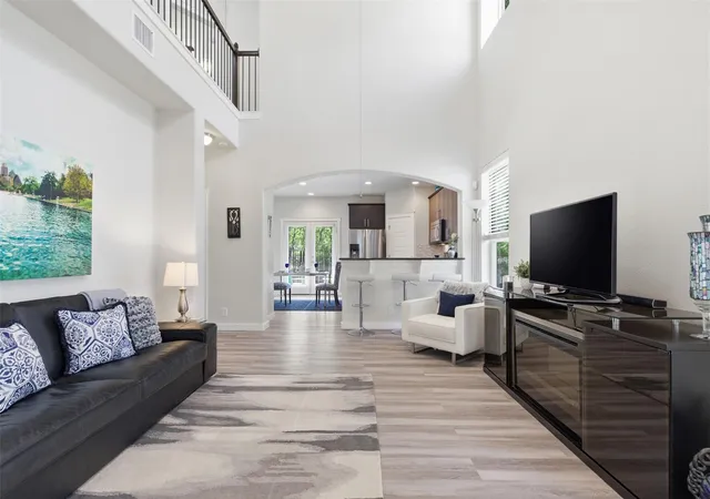 Listing Photo 5 - Condo for sale in building located at 2101 Rivers Edge Wy, Austin, TX 78741 - Unit #22