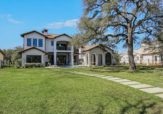 2nd image of 242 La Serena Loop, Horseshoe Bay, TX 78657 | Houzeo