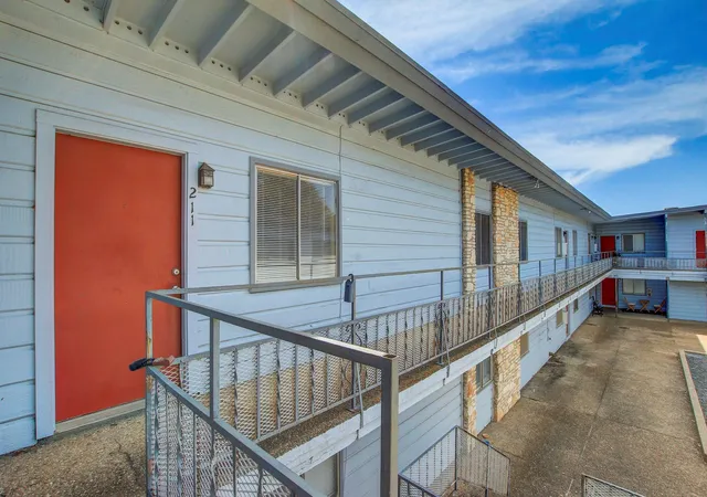 3rd image of 2408 Longview St, Austin, TX 78705