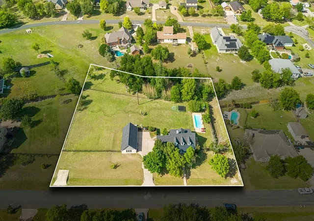Single family home for sale at 205 Morningside Cir, Hutto, TX 78634 | MLS# 1831174