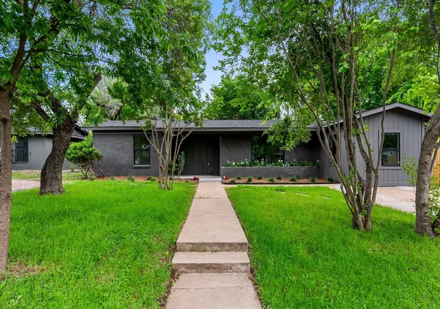 3rd image of 2105 Brunswick Dr, Austin, TX 78723 | MLS# 1758787