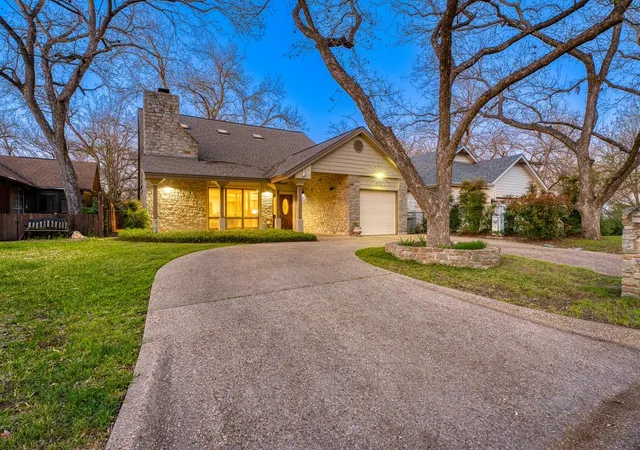 2nd image of 402 Meadowlakes Dr, Meadowlakes, TX 78654 | MLS# 5550454