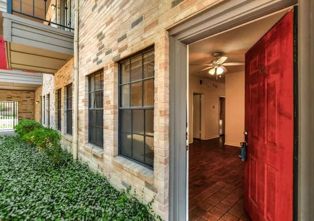 Photo 3 of Condo for sale at 2216 San Gabriel St #105, Austin, TX 78705 | MLS# 1414892 | Listing updated on 2026-10-05