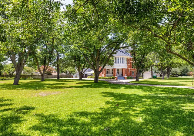 4th image of 1220 W Lake Dr, Taylor, TX 76574 | MLS# 2018232