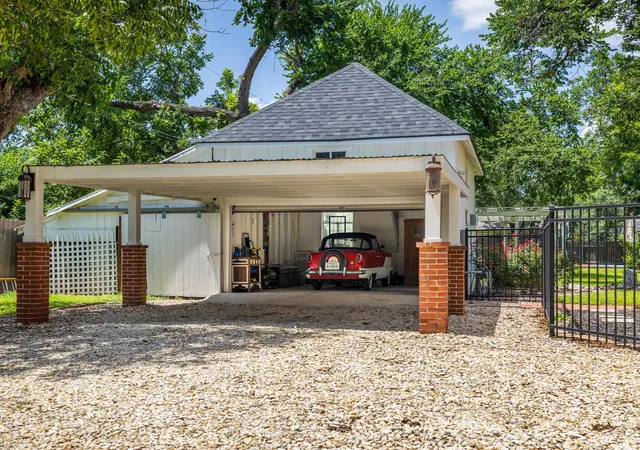 33rd image of 1220 W Lake Dr, Taylor, TX 76574 | MLS# 2018232