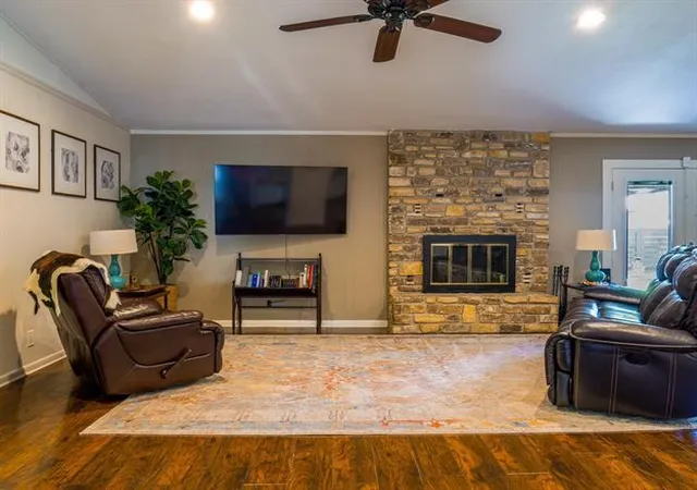 3rd image of 252 Meadowlakes Dr, Meadowlakes, TX 78654 | MLS# 6159136