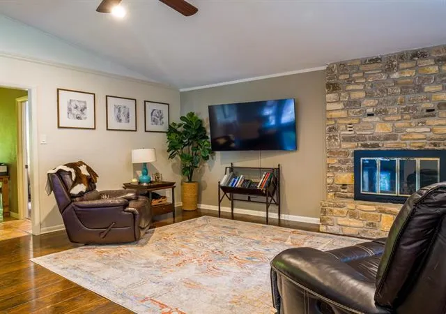 4th image of 252 Meadowlakes Dr, Meadowlakes, TX 78654 | MLS# 6159136