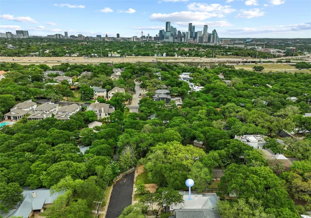 2nd image of 2301 W 10th St, Austin, TX 78703 | MLS# 4563912