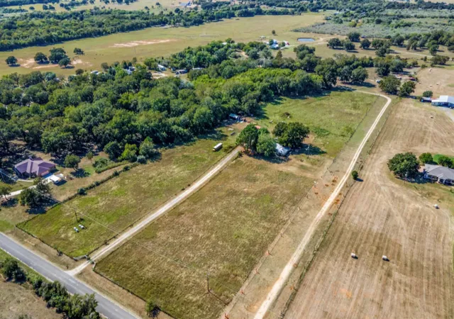 2nd image of 610 Pleasant Grove Rd, Elgin, TX 78621 | MLS# 2409570