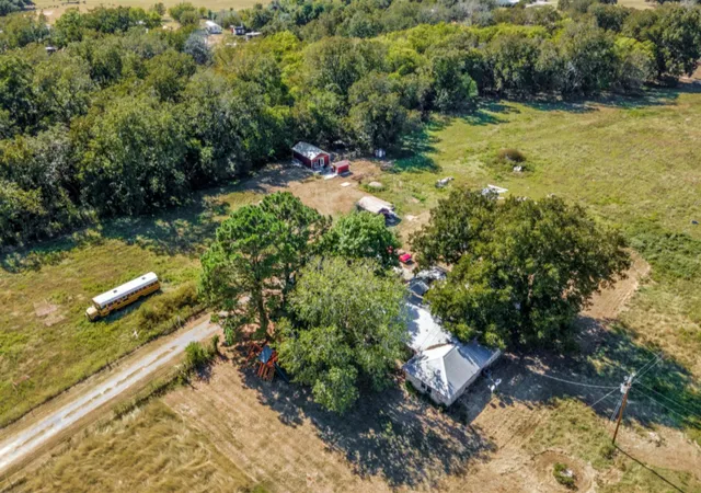 Photo 3 of Single family home for sale at 610 Pleasant Grv Rd, Elgin, TX 78621 | MLS# 2409570 | Listing updated on 2026-04-09