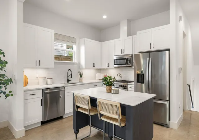 4th image of 1201 Luna St, Austin, TX 78721 | MLS# 8532876