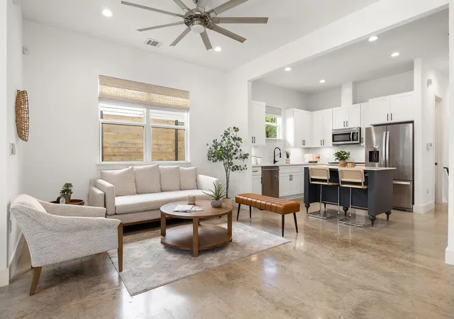 3rd image of 1201 Luna St, Austin, TX 78721 | MLS# 8532876