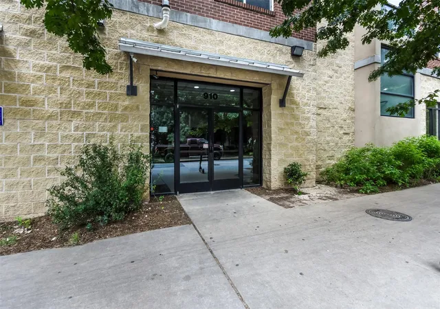 2nd image of 910 W 25Th St #503, Austin, TX 78705 | MLS# 3789689