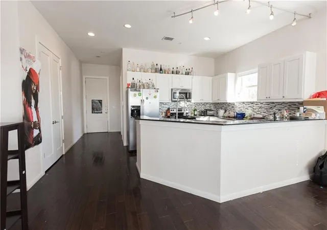 2nd image of 2708 San Pedro St #302, Austin, TX 78705 | MLS# 9936431