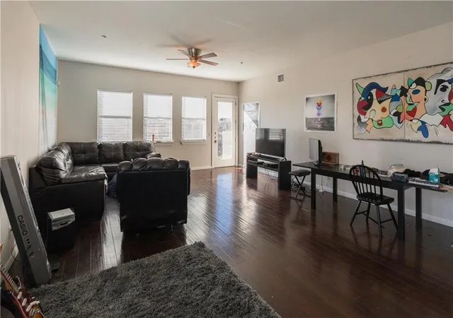 3rd image of 2708 San Pedro St #302, Austin, TX 78705 | MLS# 9936431