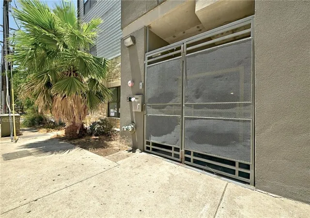 2nd image of 2502 Leon St, Austin, TX 78705