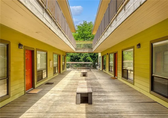 image of 908 Poplar St, Austin, TX 78705