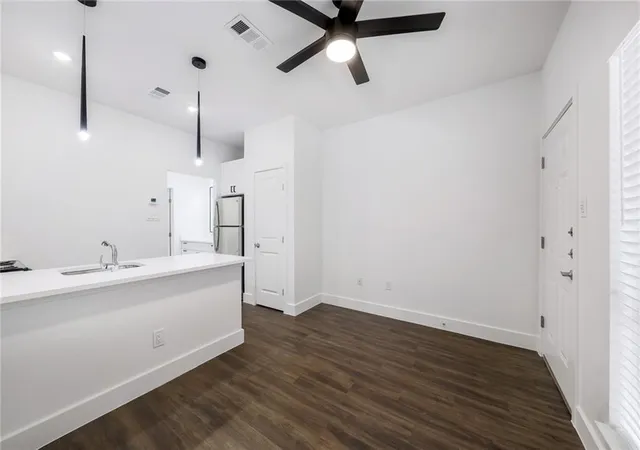 5th image of 908 Poplar St, Austin, TX 78705