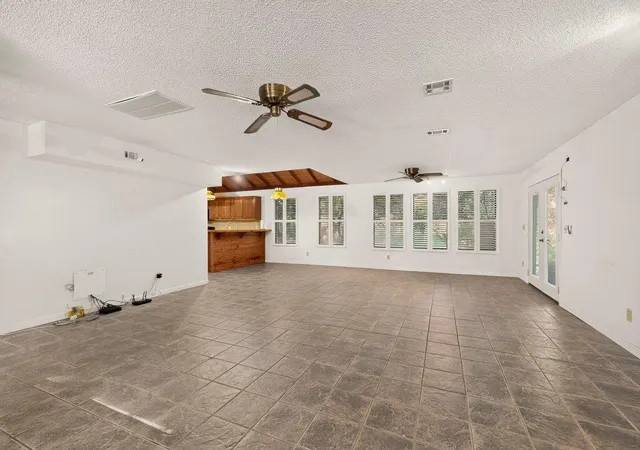 Photo 2 of Single family home for sale at 522 Circle Dr, Sunrise Beach, TX 78643 | MLS# 3693583 | Listing updated on 2026-08-01