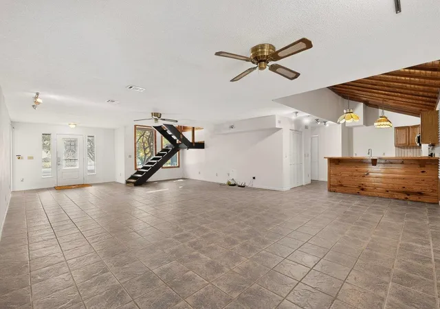 Photo 3 of Single family home for sale at 522 Circle Dr, Sunrise Beach, TX 78643 | MLS# 3693583 | Listing updated on 2026-08-01