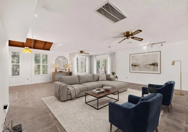 Photo 4 of Single family home for sale at 522 Circle Dr, Sunrise Beach, TX 78643 | MLS# 3693583 | Listing updated on 2026-08-01