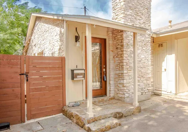 2nd image of 2011 Meadowridge Dr #A, Austin, TX 78704 | MLS# 2748886