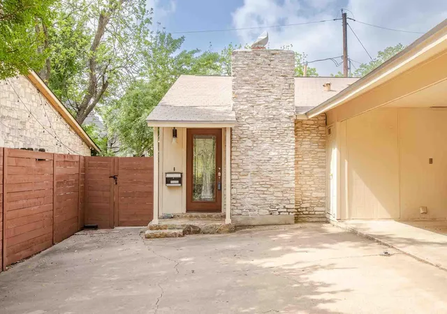 3rd image of 2011 Meadowridge Dr #A, Austin, TX 78704 | MLS# 2748886