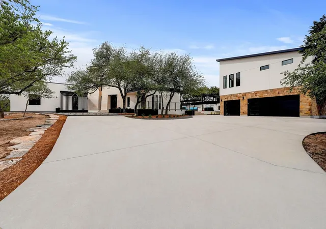 Photo 3 of Single family home for sale at 700 Rancho Grande Dr, Wimberley, TX 78676 | MLS# 2509497 | Listing updated on 2026-09-25
