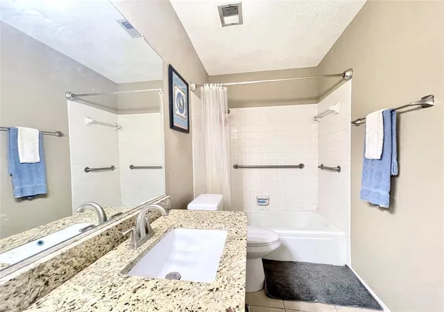 Listing Photo 2 - Condo for sale in building located at 2425 Ashdale Dr, Austin, TX 78757 - Unit #81