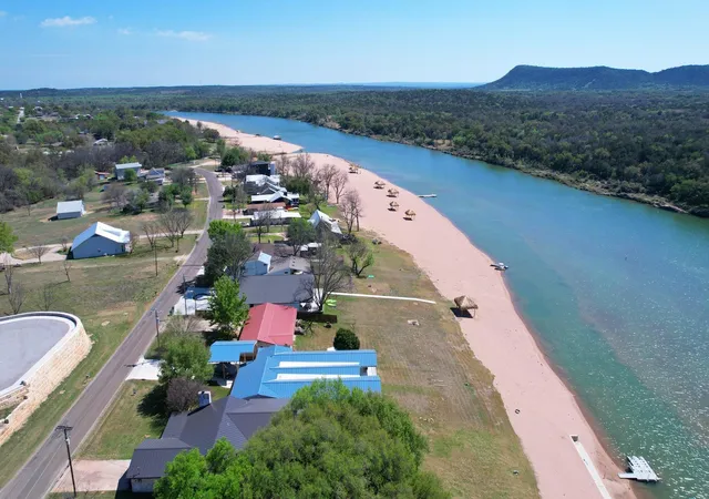 3rd image of 4690 River Oaks Dr, Kingsland, TX 78639 | MLS# 6694517