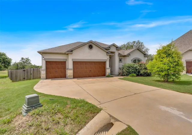 Photo 3 of Single family home for sale at 418 Quartz Dr, Dripping Springs, TX 78620 | MLS# 8200368 | Listing updated on 2026-10-12