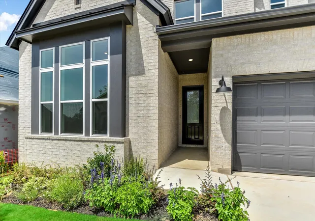 Photo 2 of Sale Pending at 2016 Morning Mist Dr, Georgetown, TX 78628 | MLS# 4840156 | Listing updated on 2026-09-01