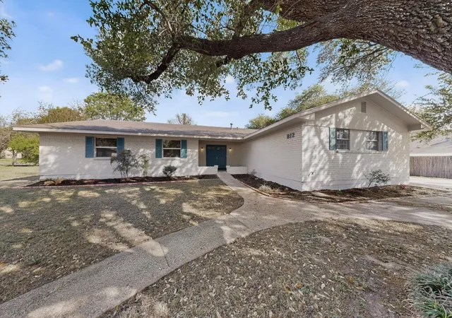 1st image of 812 George St, Taylor, TX 76574 | MLS# 6654750