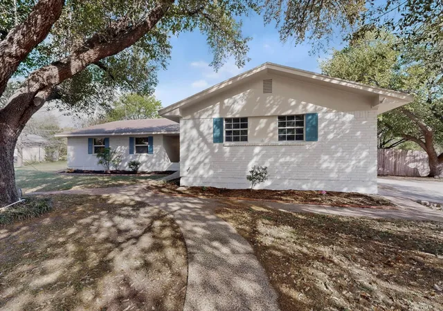 3rd image of 812 George St, Taylor, TX 76574 | MLS# 6654750